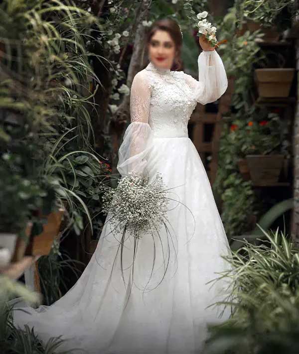 لباس عروس دنباله‌ دار کلاسیک